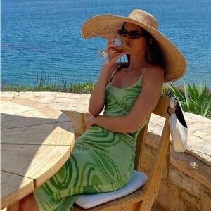 Iconic house of sunny green swirl dress as soon on the Kendall Jenner size US 6